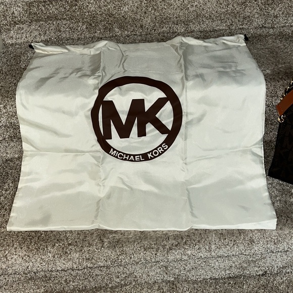 Michael Kors Hamilton Purse - Picture 5 of 5